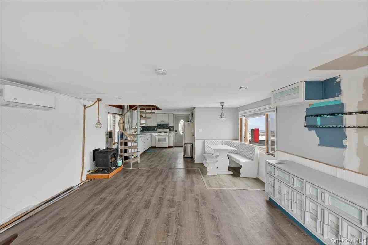 149C Riverside Dr - Photo 4 of 14