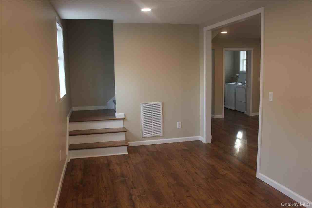 17 Bank St - Photo 2 of 21