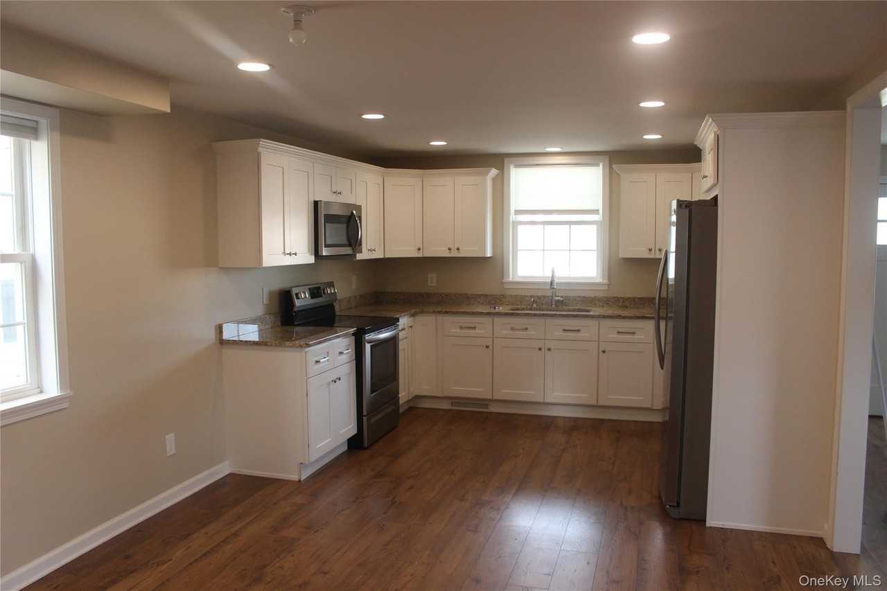 17 Bank St - Photo 3 of 21