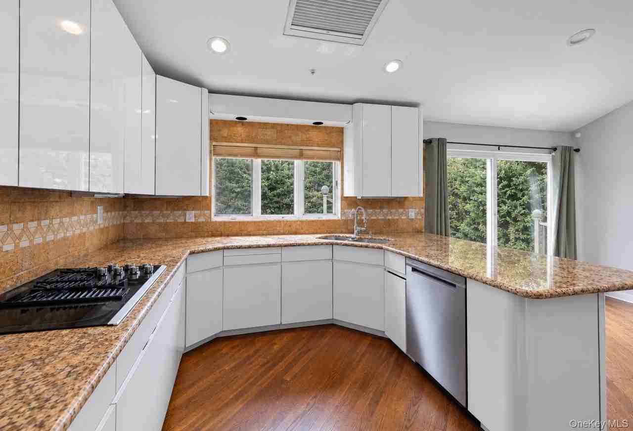 79 Plymouth Rd - Photo 4 of 28
