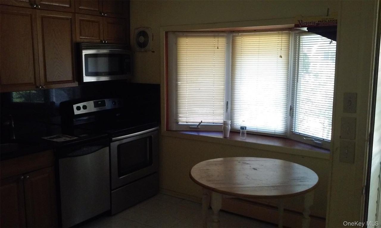 48 Hark Ln - Photo 3 of 9