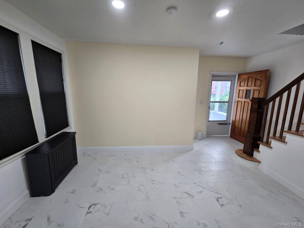 3175 Layton Ave - Photo 4 of 11