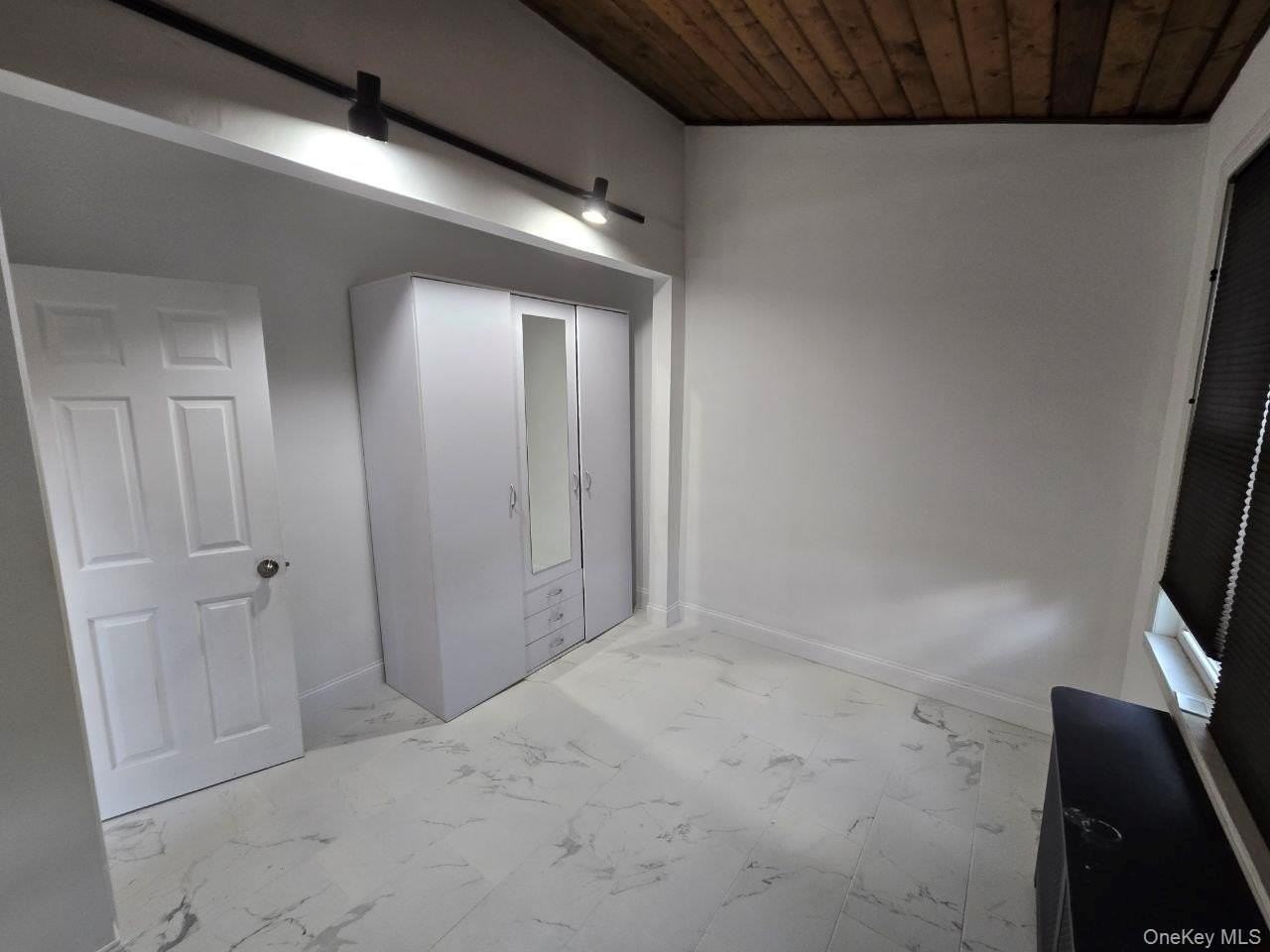 3175 Layton Ave - Photo 6 of 11