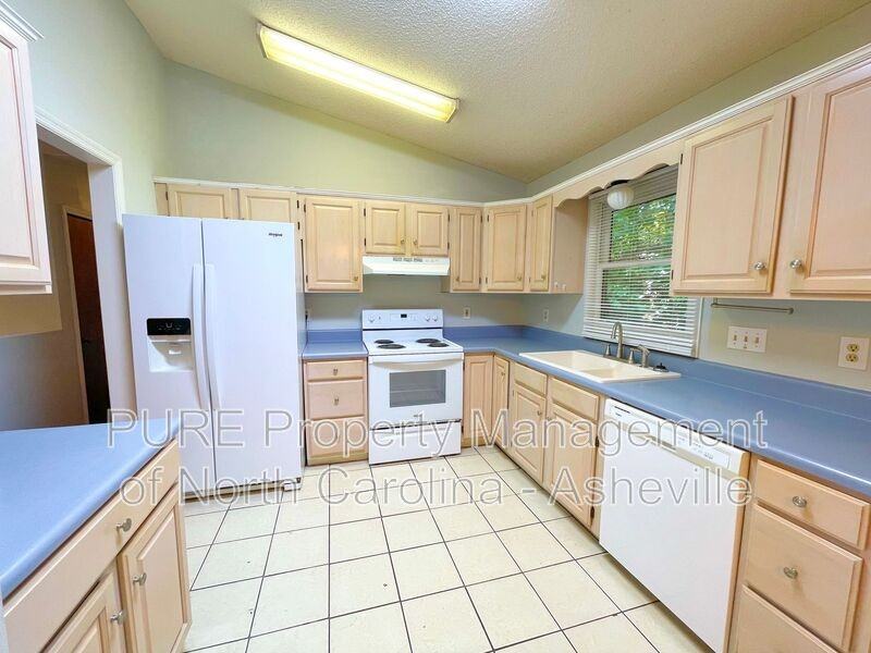 101 Hanlon Mountain Rd - Photo 4 of 33