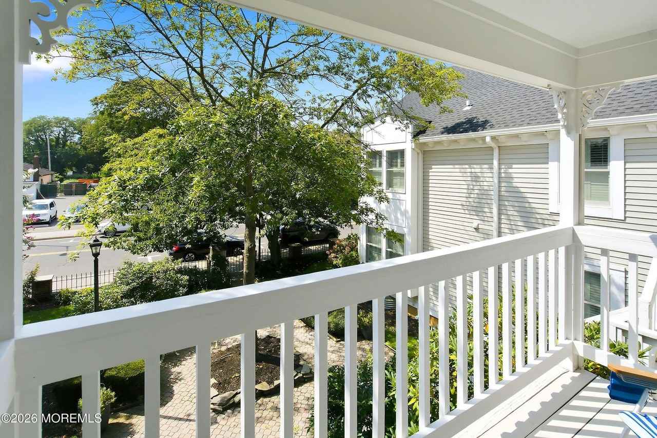 606 Bay Ave #6 - Photo 6 of 32