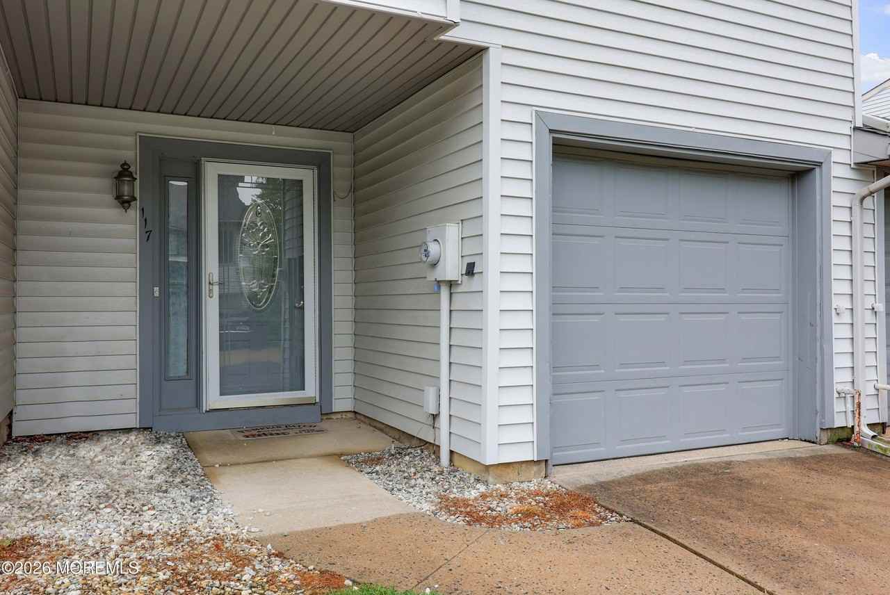 117 Lexington Cir - Photo 4 of 33