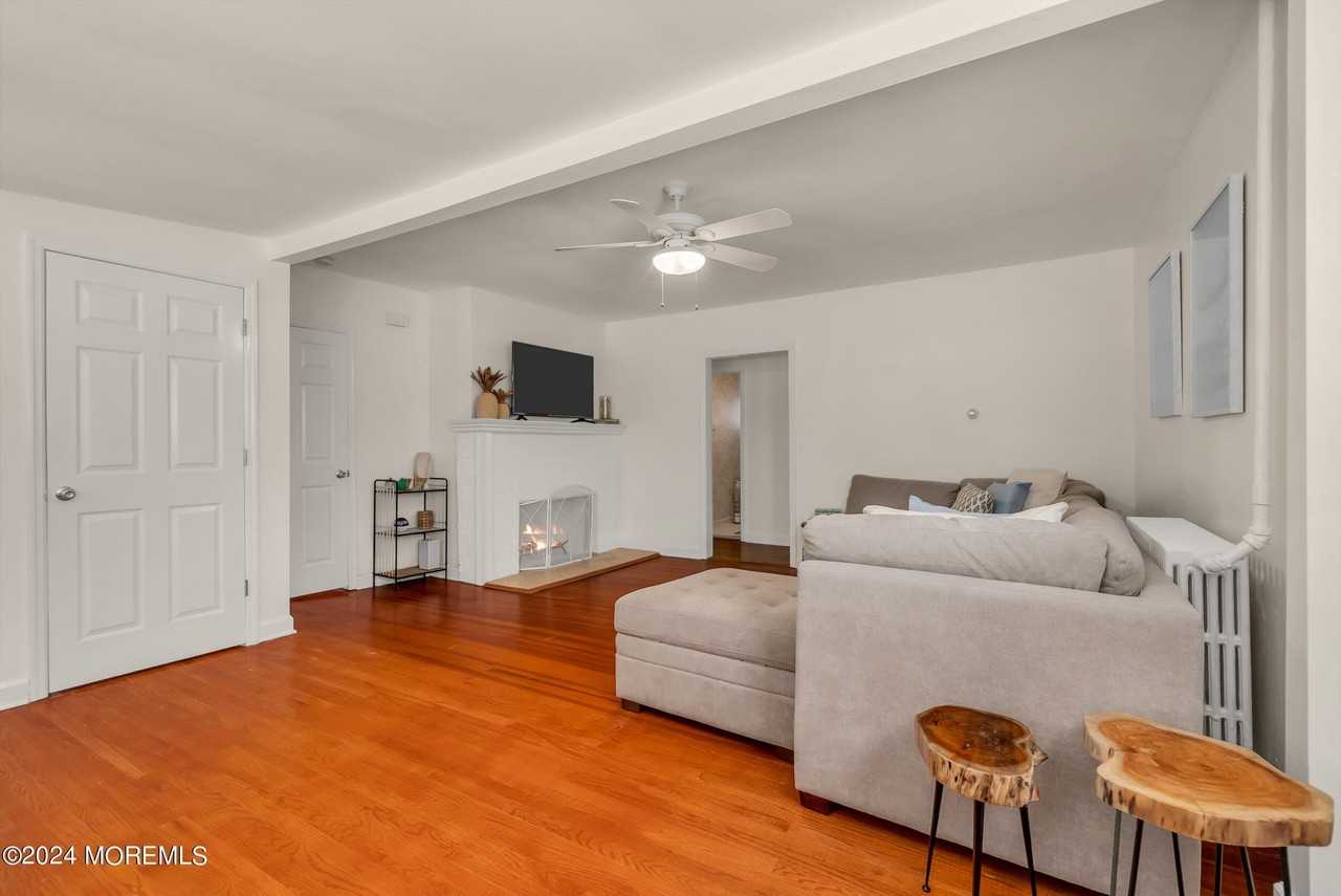 717 Corlies Ave - Photo 5 of 32