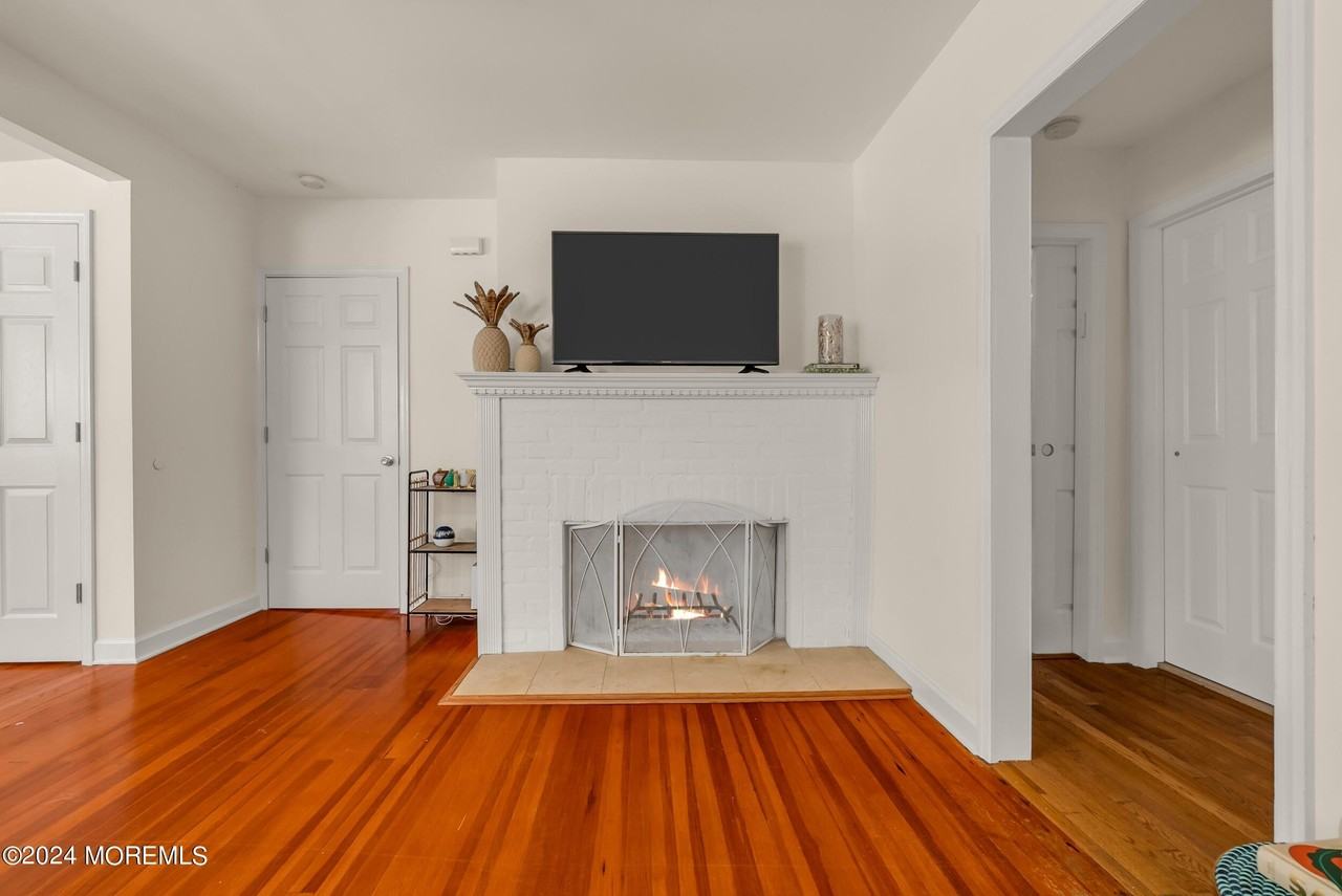 717 Corlies Ave - Photo 7 of 32