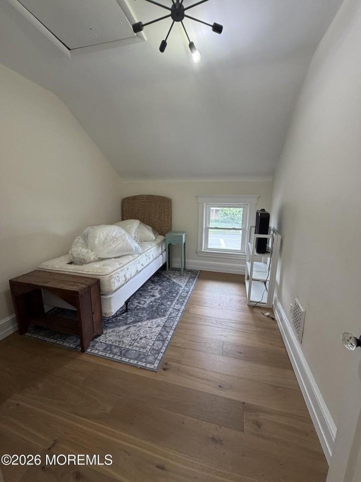 404 Lake Dr - Photo 7 of 11