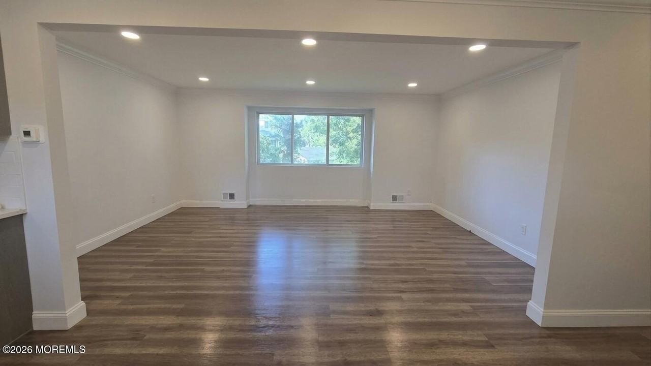 8 Oak Leaf Ln - Photo 2 of 11
