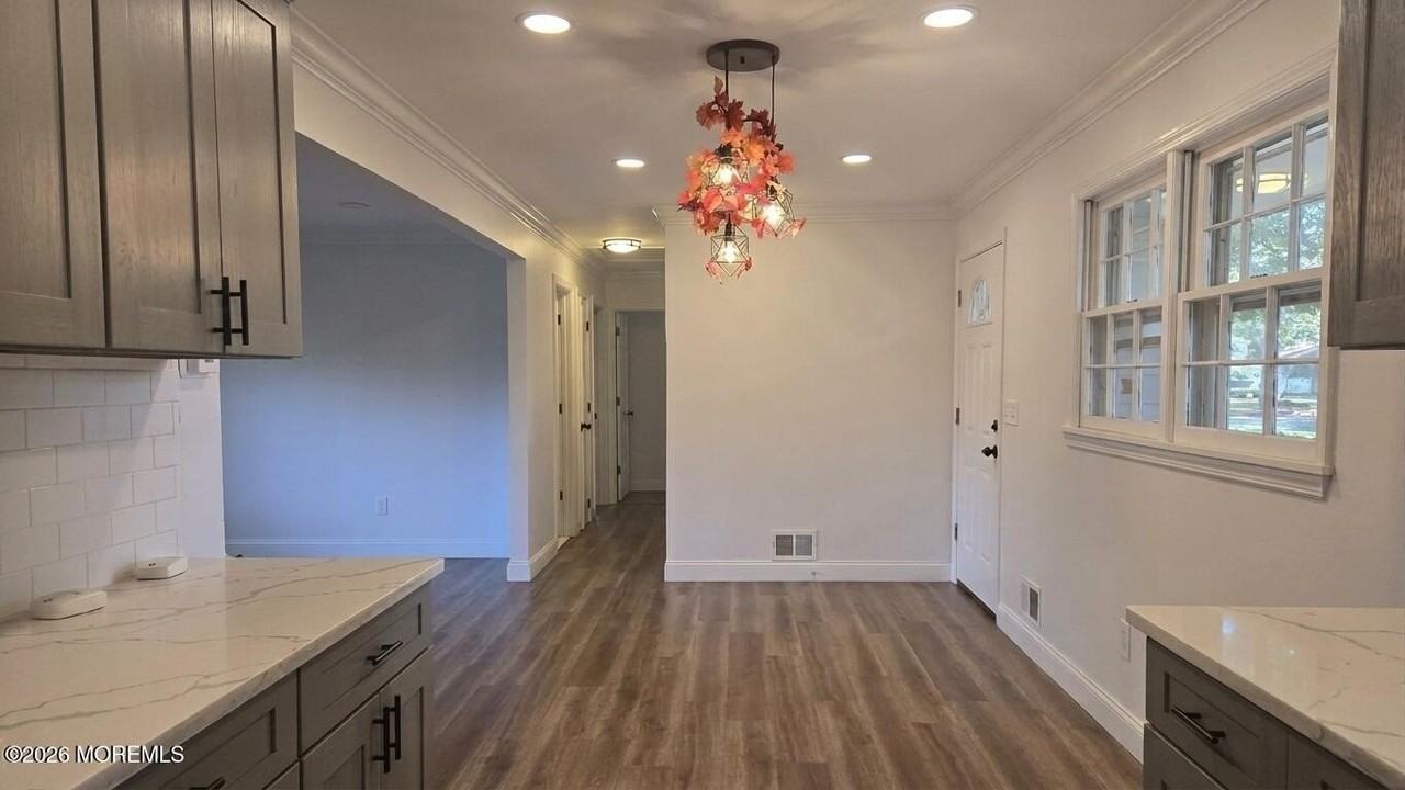 8 Oak Leaf Ln - Photo 4 of 11