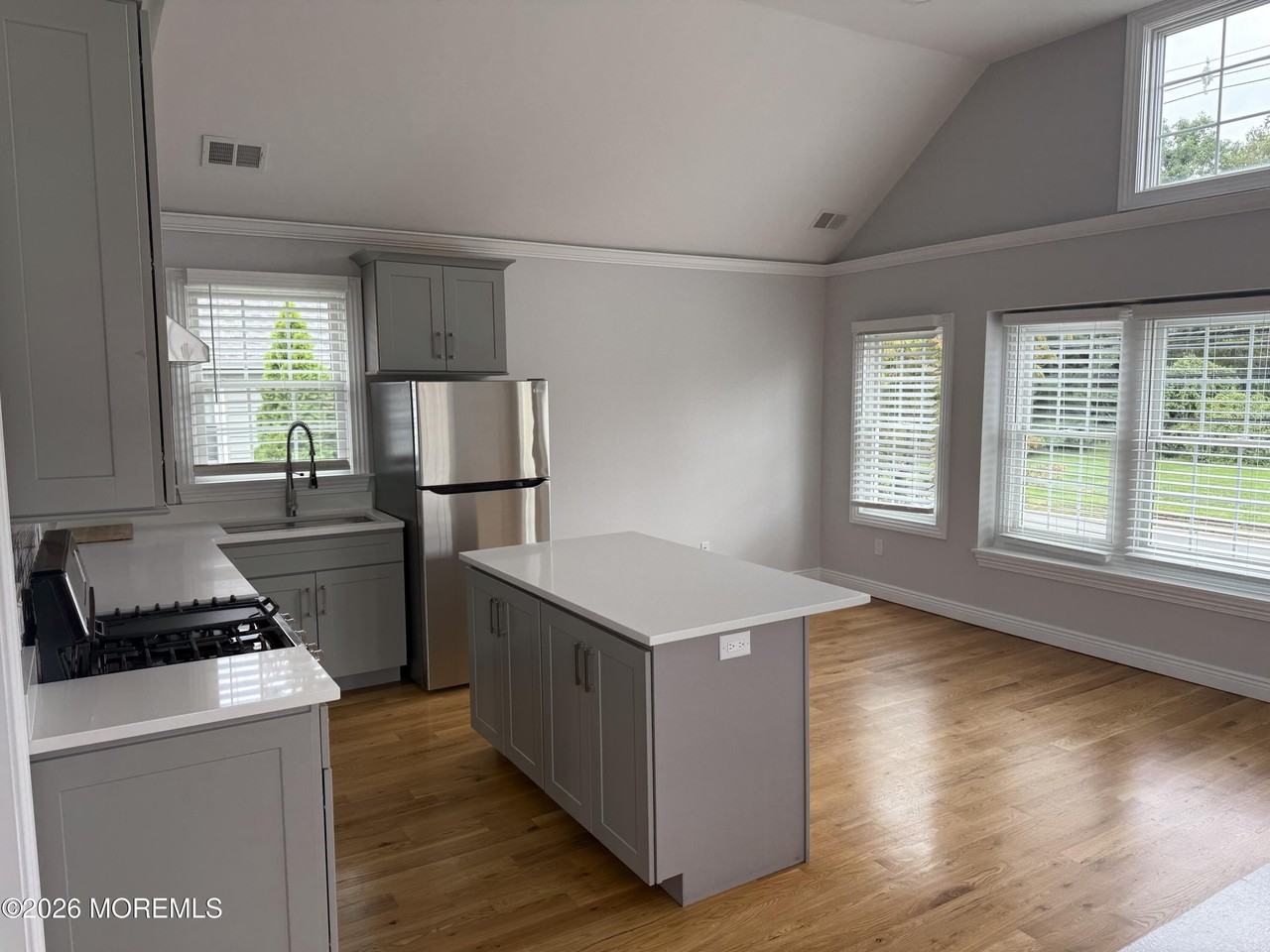 711 Broad St - Photo 5 of 15