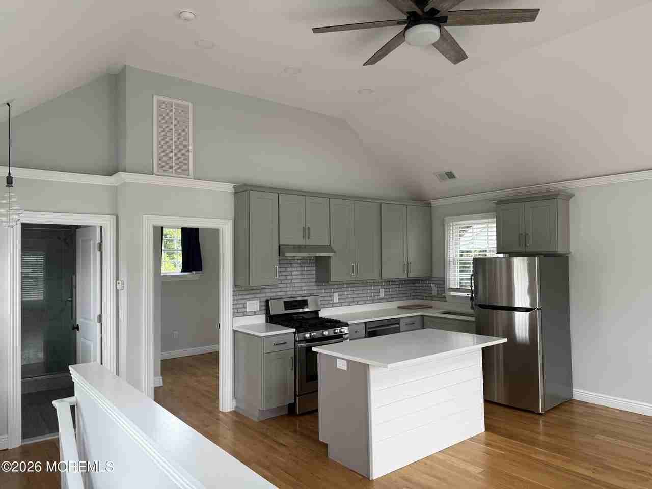 711 Broad St - Photo 7 of 15