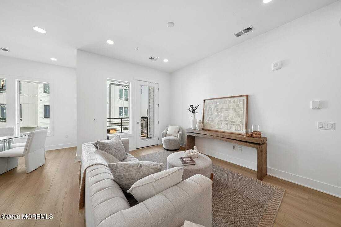 409 Lake Ave - Photo 6 of 24