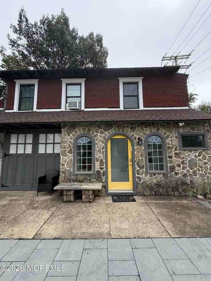 406 Lake Dr