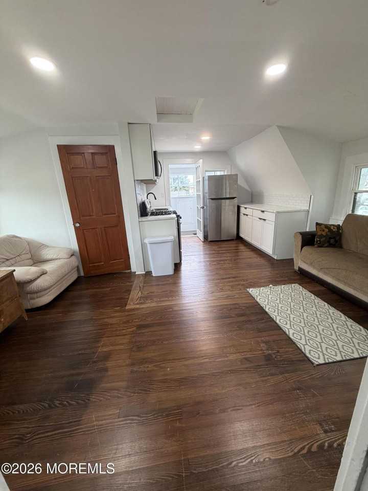 406 Lake Dr
