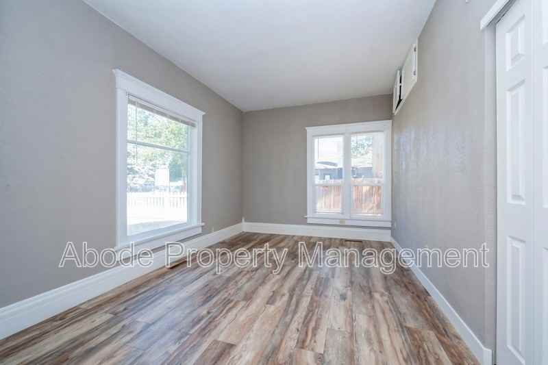 136 S Lincoln Ave - Photo 4 of 16