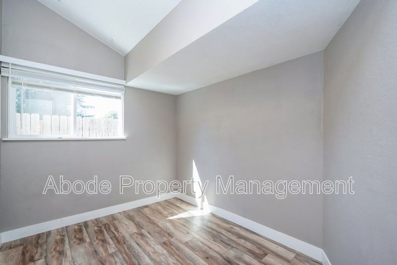 136 S Lincoln Ave - Photo 7 of 16