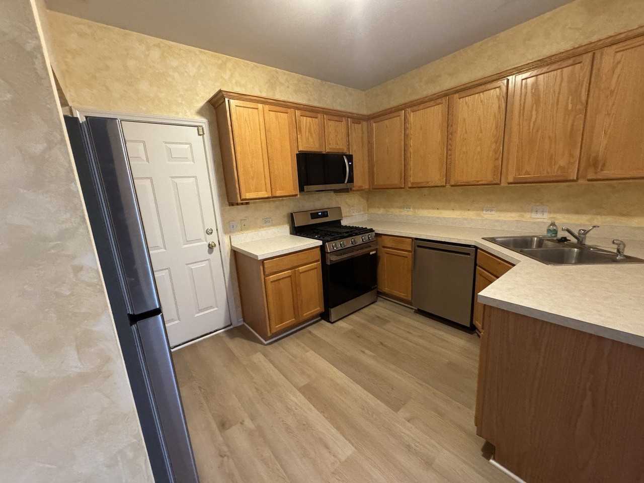 2365 Sunrise Cir - Photo 5 of 17