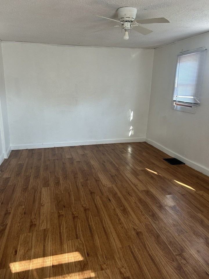 2415 Main St - Photo 3 of 7