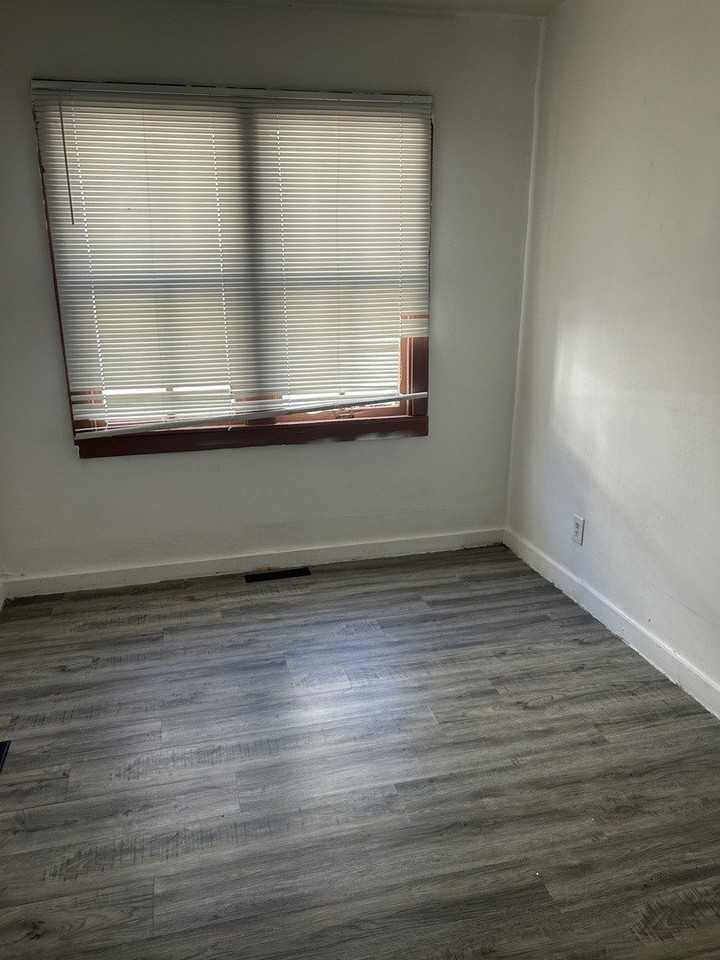2415 Main St - Photo 4 of 7