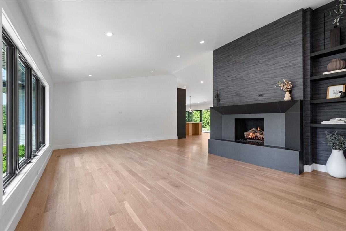 6600 N Kenton Ave - Photo 7 of 44
