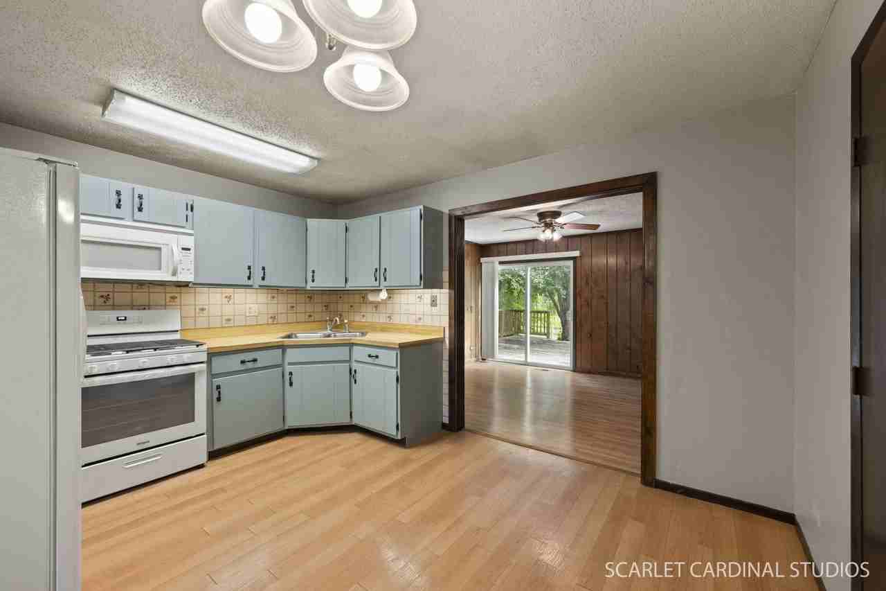 2S211 Sanchez Dr - Photo 4 of 16