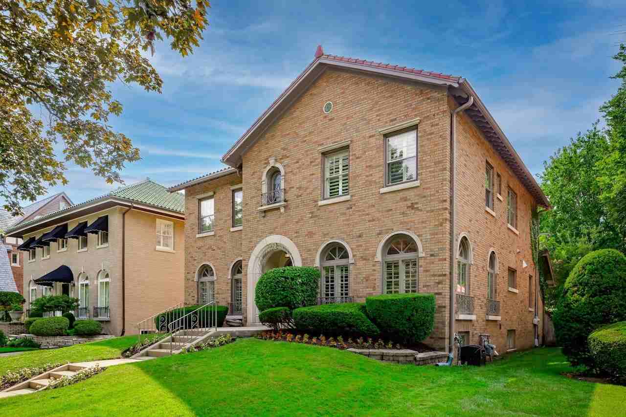 1135 N Kenilworth Ave - Photo 2 of 50