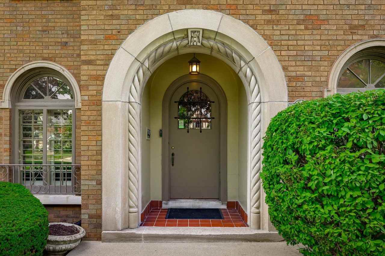 1135 N Kenilworth Ave - Photo 3 of 50