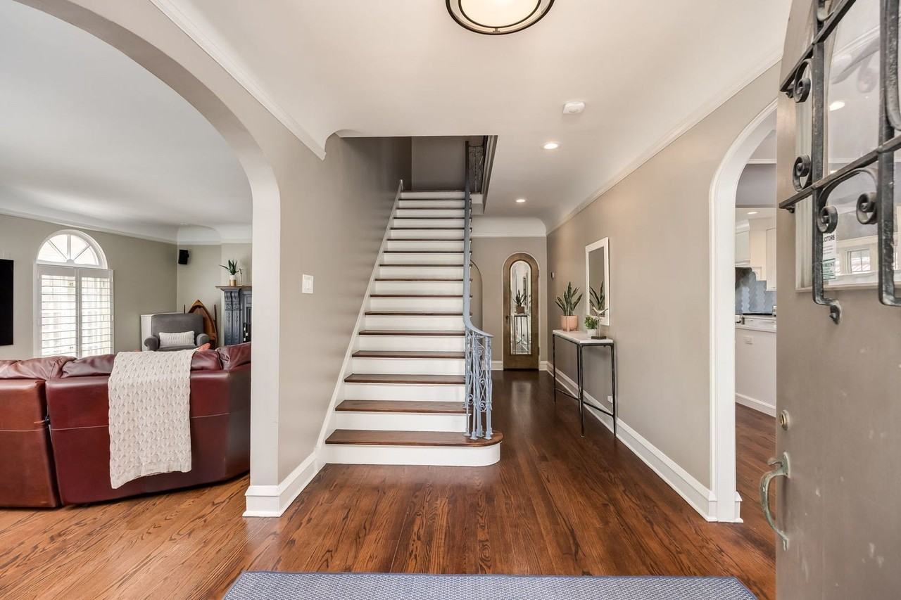 1135 N Kenilworth Ave - Photo 4 of 50