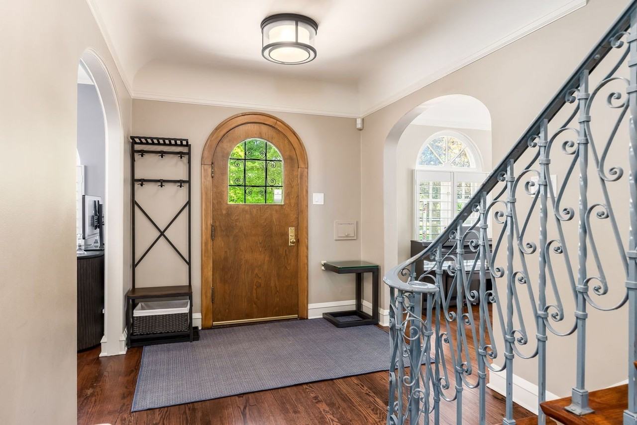 1135 N Kenilworth Ave - Photo 5 of 50