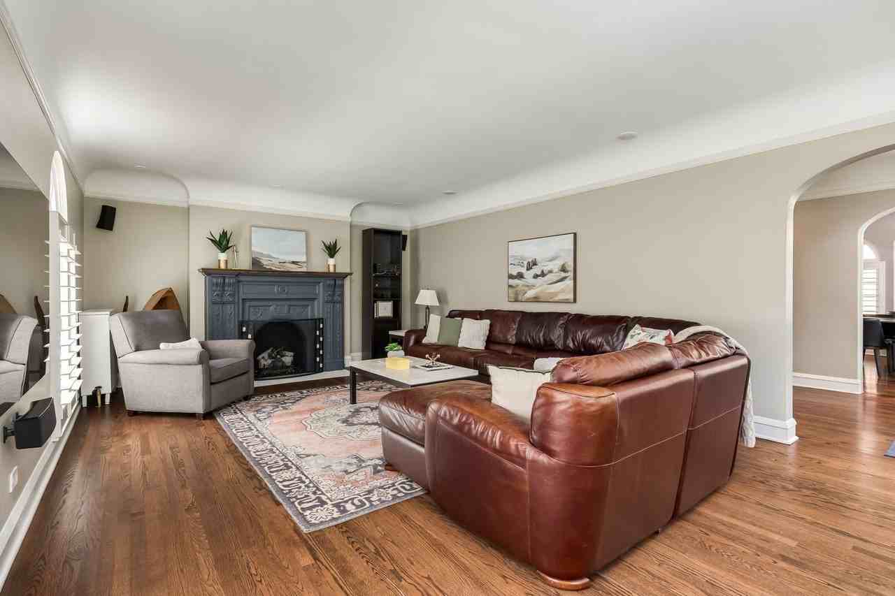 1135 N Kenilworth Ave - Photo 7 of 50