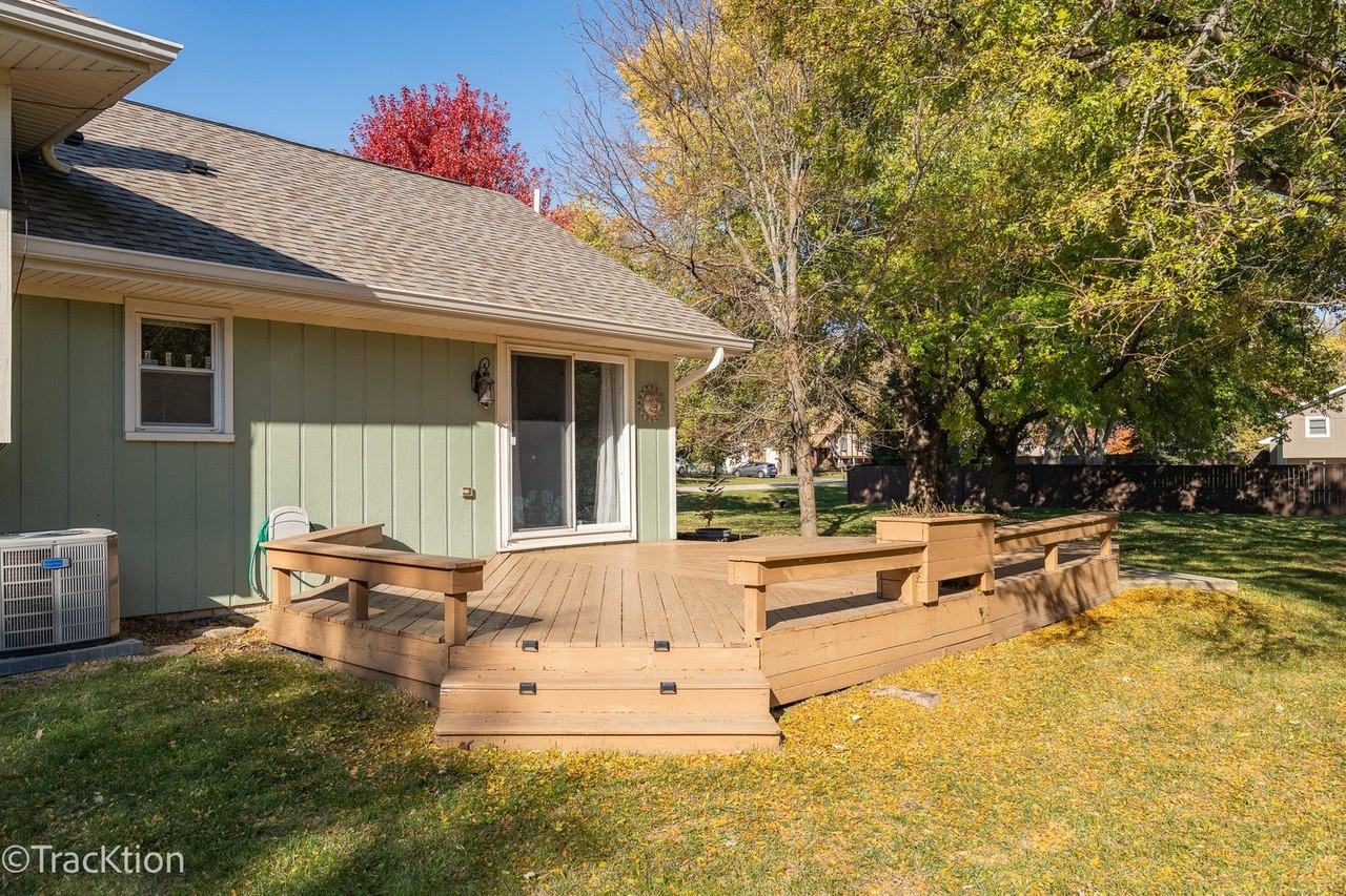 11S639 Mcgrath Ln - Photo 4 of 22