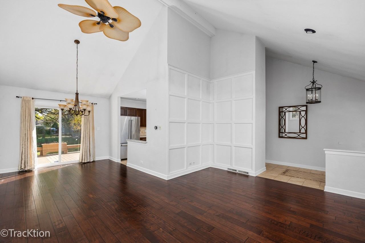 11S639 Mcgrath Ln - Photo 6 of 22