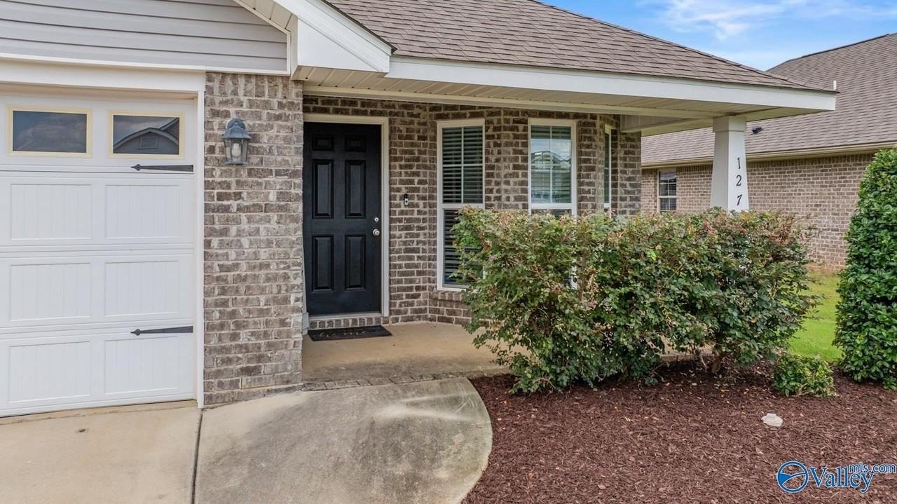 127 Ardsley Dr - Photo 3 of 27