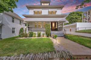 featured image of 933 Hickory St