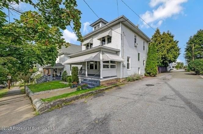 933 Hickory St - Photo 2 of 20
