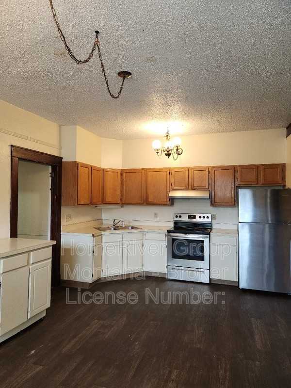 544 S 3rd St W - Photo 6 of 23