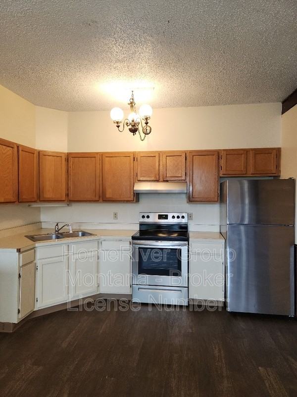 544 S 3rd St W - Photo 7 of 23