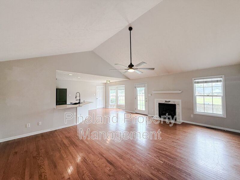 102 Louise Dr - Photo 2 of 23