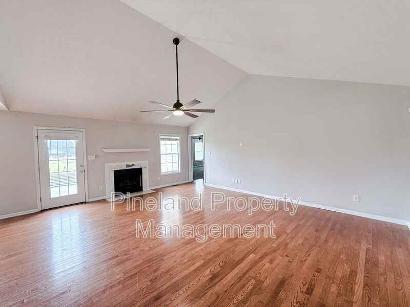 102 Louise Dr - Photo 3 of 23