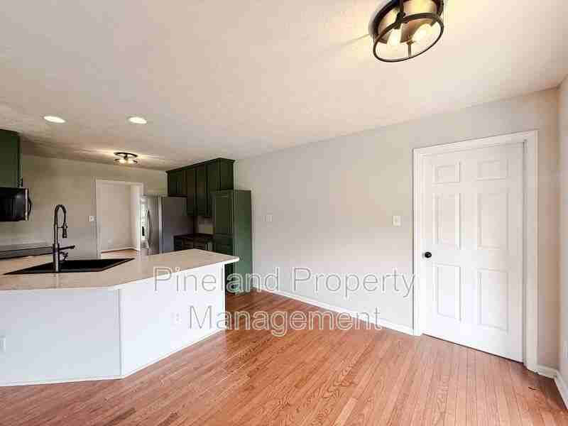 102 Louise Dr - Photo 5 of 23