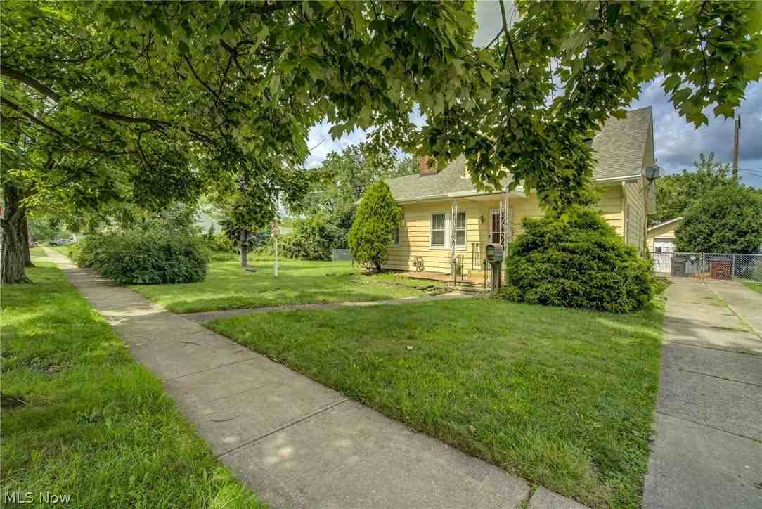4312 Kenmore Ave - Photo 4 of 32