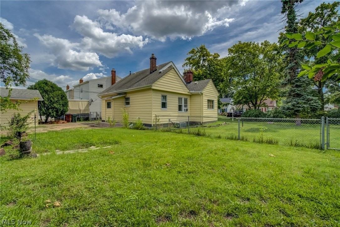 4312 Kenmore Ave - Photo 7 of 32