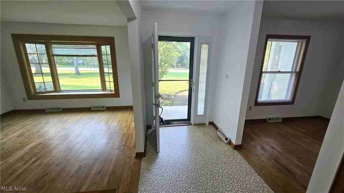 28305 Cannon Rd - Photo 3 of 26