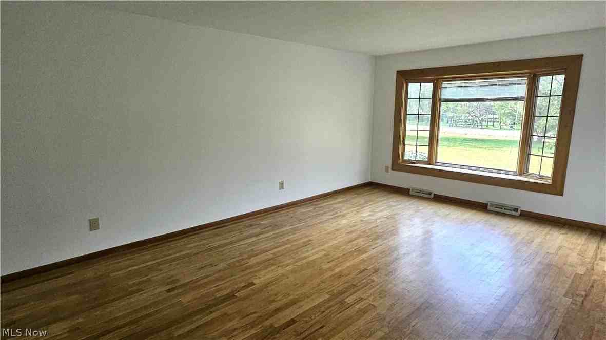 28305 Cannon Rd - Photo 4 of 26