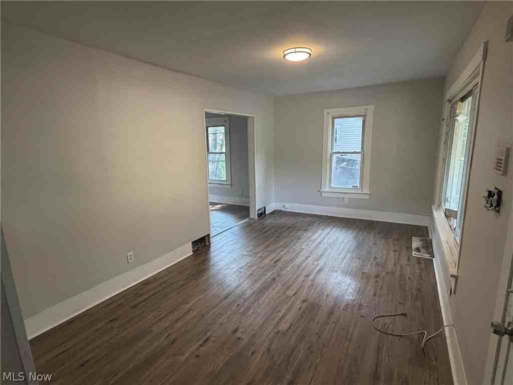 170 Stone St - Photo 2 of 8