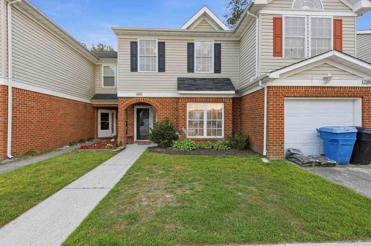 2347 Charing Cross Rd - Photo 2 of 40