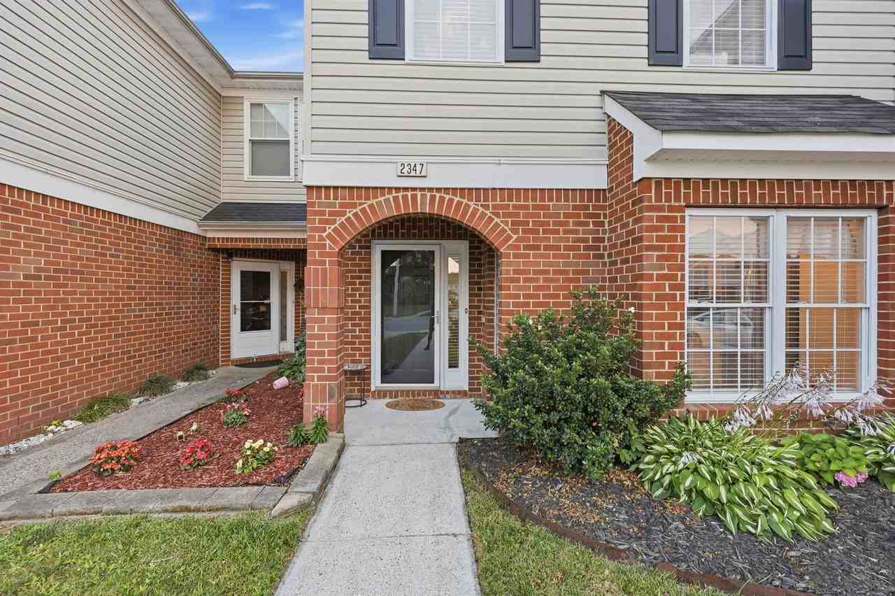 2347 Charing Cross Rd - Photo 5 of 40