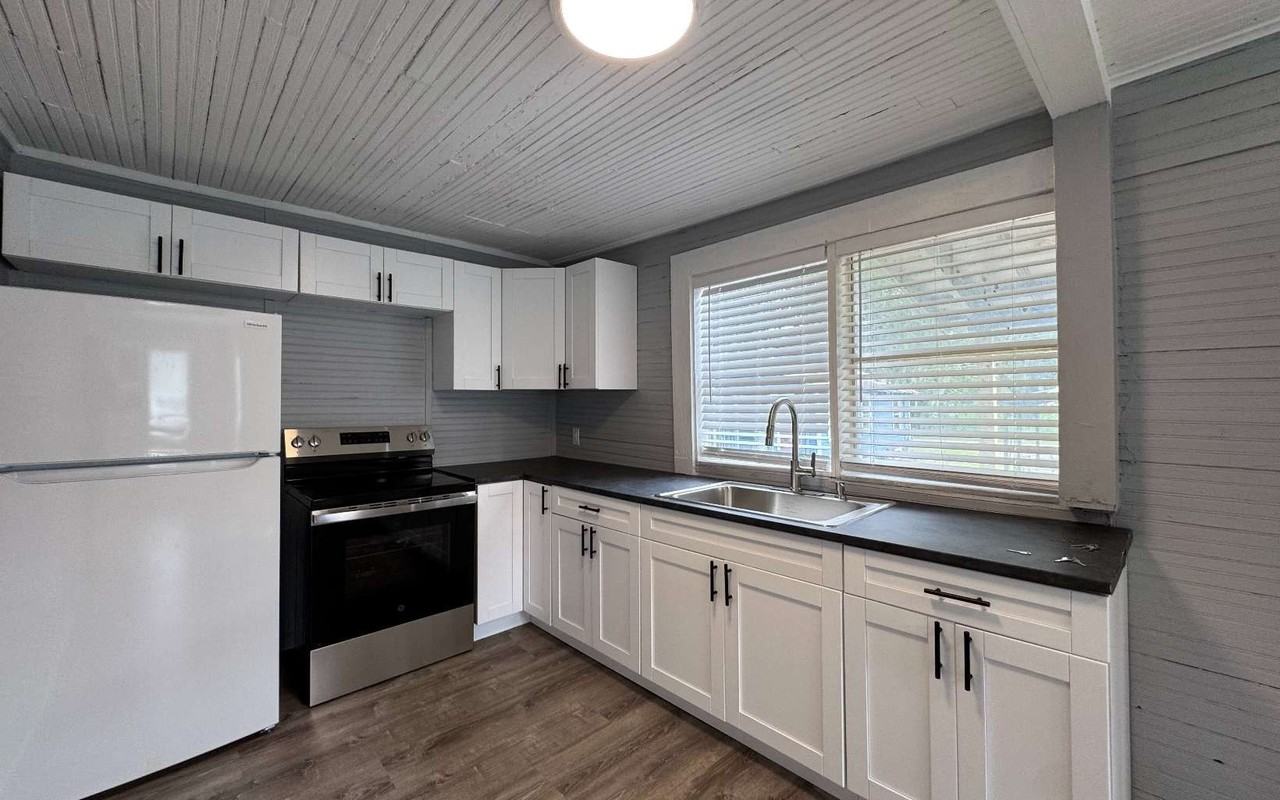407 Nw Wilson St - Photo 5 of 14